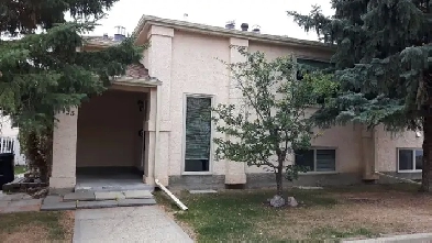 Won't Last! Fantastic 2 bedroom Townhouse in Millwoods Image# 1