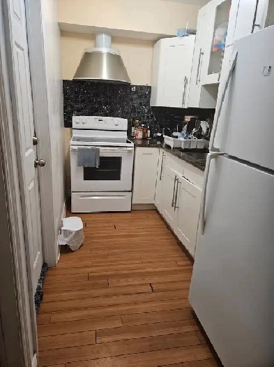 Furnished room near Bayshore w/AC, all inclusive, female only Image# 1