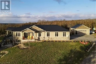 Modern 3 bedroom (2 bedroom main level lower lower bed/office) Image# 1