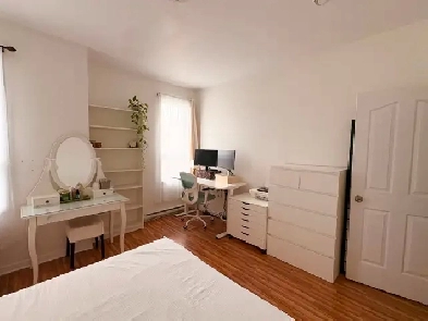 Condo à louer. Superbe 5 1/2 dans un triplex. Image# 2
