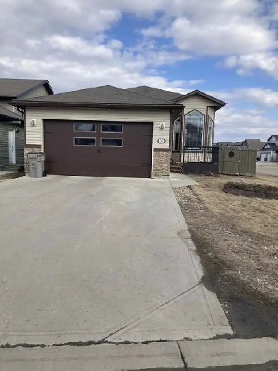 Fully Furnished 3 bedroom 2 Bathroom Upper Suite Image# 1