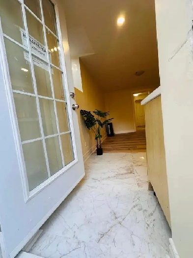 Legal Second Unit Base Apartment 2 Bed   Den Image# 1