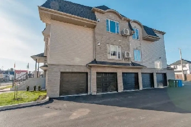 Terrebonne (Laplaine) grand 5 1/2 avec garage privé Image# 1