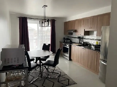 Grand 4 1/2 Vieux Longueuil 1er novembre 2025 Image# 1