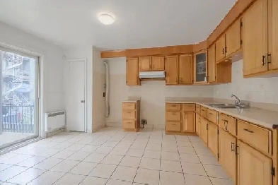 Big 5 1/2 apartment for rent Image# 1