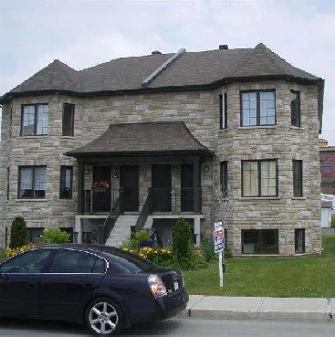 Condo 4 ½ à l’étage du haut – Chomedey, Laval Image# 1