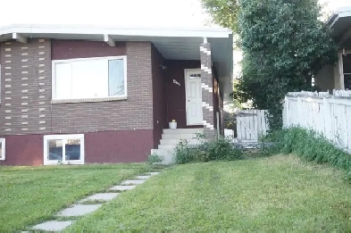 2 bedroom   Den Main Floor Half Duplex 43 St SE Image# 1