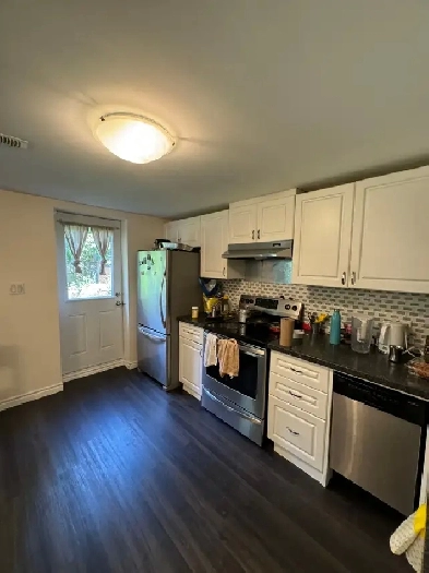BASEMENT/SHARED ROOM AVAILABLE IN SCARBOROUGH. HEART OF THE CITY Image# 1