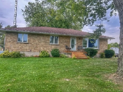 Home in Bayfield Ontario Image# 8