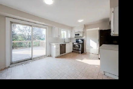 Beautiful Pickering Home For Rent! 3 bed/ 3 bath with a POOL! Image# 1