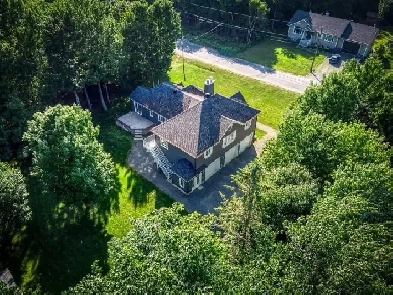 Superbe logement 3 1/2 de 1300pi2 avec garage attaché Image# 1