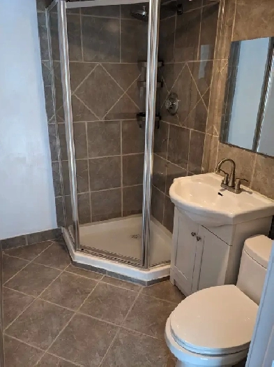 Bright, one bedroom loft apartment in Kensington market Image# 1