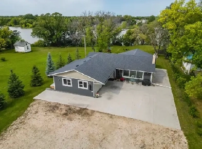Beautifully Remodelled 1400sqft 3bdrm Bungalow in Private River! Image# 7