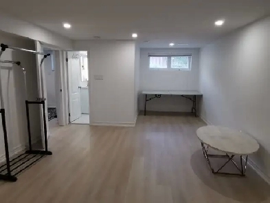 gorgeous big en-suite bedroom in Richmond Hill Image# 4