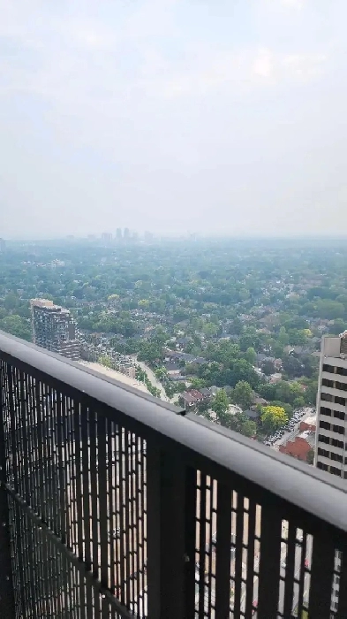 Sublease 1 bedroom   den apartment at Yonge & Eglinton Image# 1