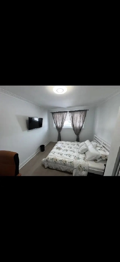 private peaceful queen bedroom-near downtown Ottawa Image# 1