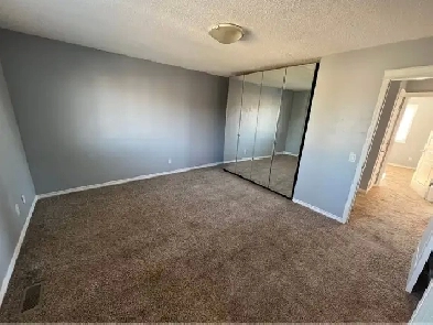 Ellerslie area - 3 Beds 4 Baths House Image# 1