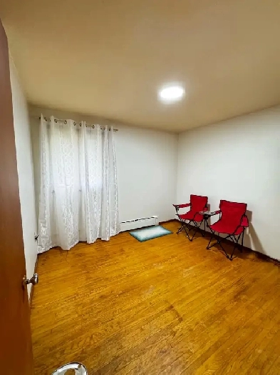 Upper unit 2 bedrooms apartment for rent Image# 4