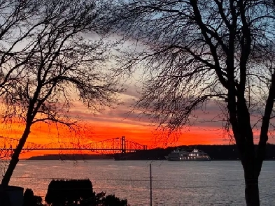 À louer – 3 ½ rénové à neuf – Vue imprenable sur le fleuve! Image# 1