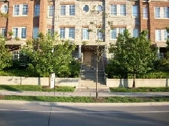 Bright Studio Townhouse Condo near High Park/Lake Ontario Image# 1