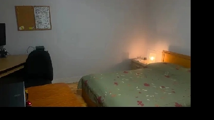Pied-à-terre: ROOM AVAILABLE IN FRONT OF METRO Image# 2