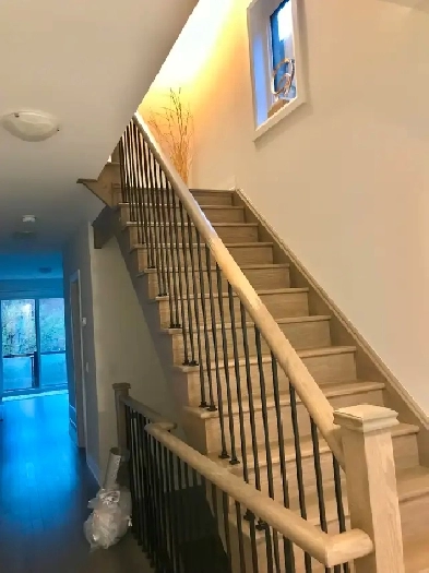 705-3098788   Border of Newmarket and Aurora Room for Rent Image# 2