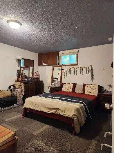 Large room with Den/Living Image# 1