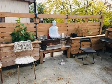 Roncsvalles rm with rooftop deck for rent Image# 1