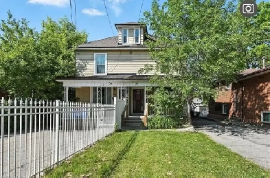 Bright and Spacious 4 Bed Home Near Mohawk College & Hospital! Image# 11