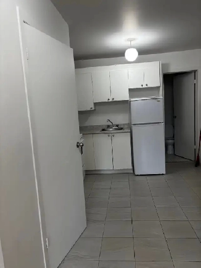 2 ½ à louer à deux pas du métro Parc! Image# 1