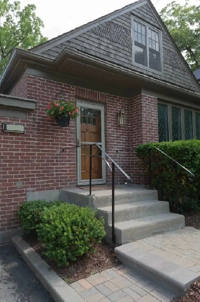 Old West End Renovated Home - 3 Bedroom & 2 Bathroom Image# 1