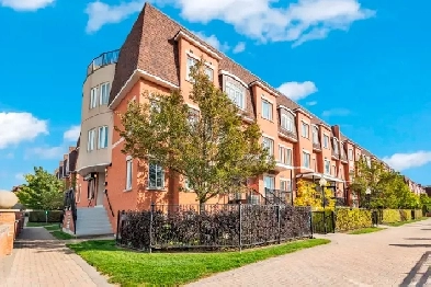 2 Bedroom Stacked Condo Townhouse In Thornhill Image# 25