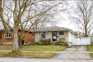 House For Rent Waterloo 3 Bedrooms Image# 3