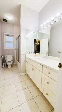 Upper Level 3 Bedrooms Big Living Room Suite, Good Location Image# 5