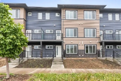 Stunning NEW Townhome In Vibrant Orchards Community With Double Image# 1
