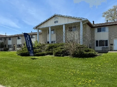 3 Bedroom Townhome beside No Frills! Sarnia Apartment for Rent! Image# 3