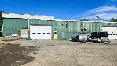 Local industriel porte au sol - Beauport Image# 1