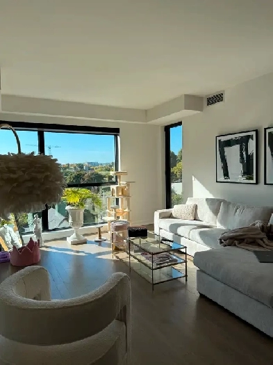 Spacious 1 Bedroom   Den Apartment in Le Vibe Image# 9