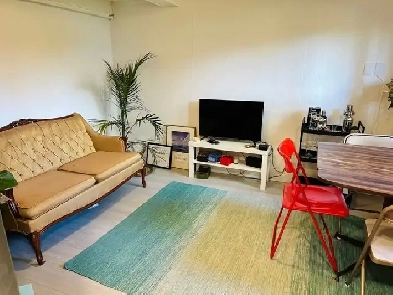 Cambie Garden-Level 2BR Suite | Private Entrance | Near SkyTrain Image# 13