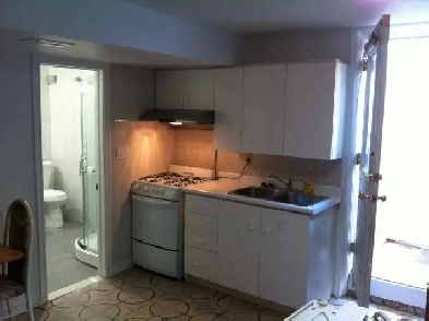 One bedroom apartment walking distance to Finch Subway Station Image# 1