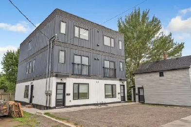 3 bed, 2.5 bath Port Colborne Apartment $1995/mo Image# 1