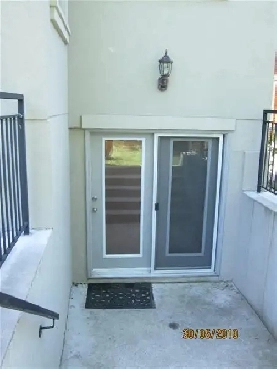 1 BDRM LUXURY WALK-OUT BASEMENT APT IN RICHMOND HILL Image# 1