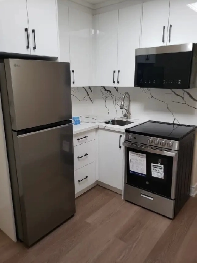 2 Bedroom Apartment - 3136 Lake Shore Blvd W Toronto. Image# 1