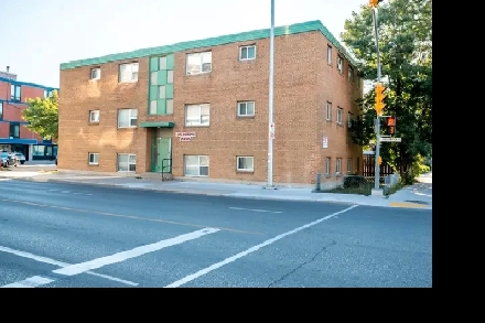 1 Bedroom-Sherbrook St. Image# 3