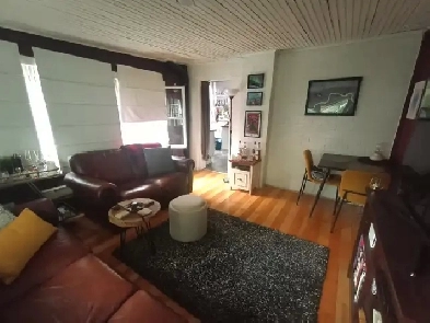 Charming 1 bedroom in Historic Building Image# 2