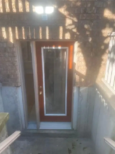 2 bdrm walk-up basement apartment with separate entrance Image# 4