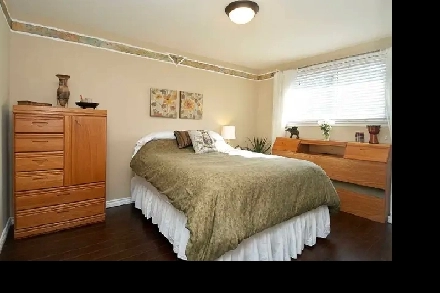 Room for rent in Etobicoke, upper floor Image# 1