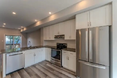 Stunning 3 bedroom, 3 bathroom townhome in Brantford! Image# 1