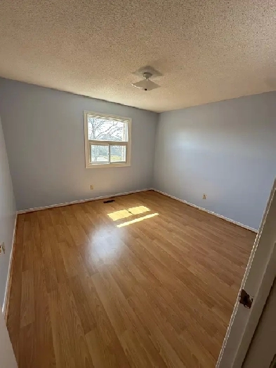 ROOM FOR RENT IN RICHMOND HILL - YONGE AND MAJOR MACK Image# 5