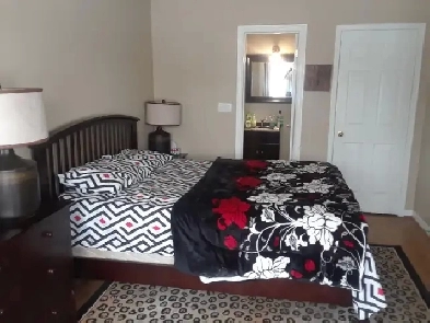 Square One Master Bedroom For Rent Image# 4